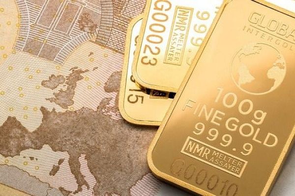 34,5 тонны составил отток золота из мировых биржевых фондов.