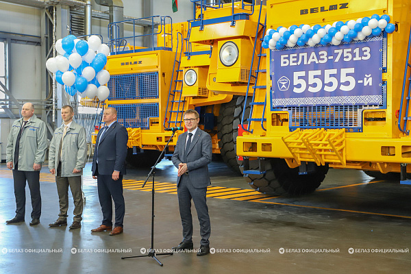 5 555-й БЕЛАЗ серии 7513 для горняков Новосибирской области