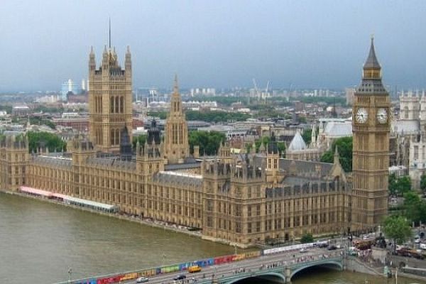 Были введены санкции Великобританией против золотодобывающей отрасли России.